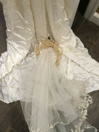 Vintage 1946 Satin Bridal Gown Veil and Head Piece/Crown - 5