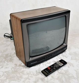 Vintage Magnavox Rr1337 - W101 Color Crt Tv Television Gaming Wood Grain W Remote
