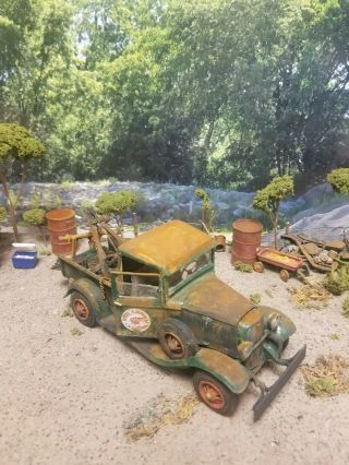 Rusty Barn Find Ford Wrecker Tow Truck 1/25 Junkyard Diorama