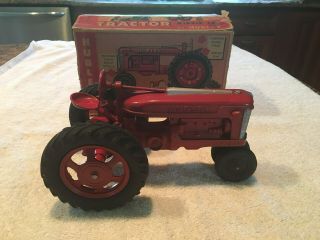 Hubley Farm Tractor - Vintage Cast Iron 4