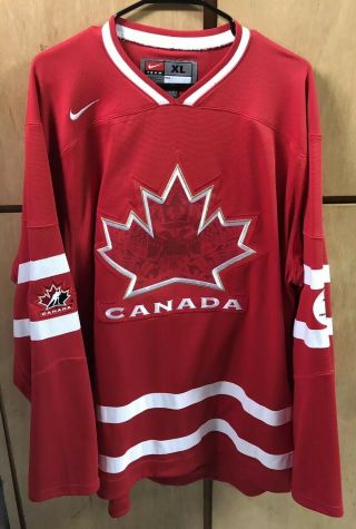 Vintage 2010 Nike Team Canada Vancouver Olympics Hockey Jersey,  Sz Xl,  Blank Red