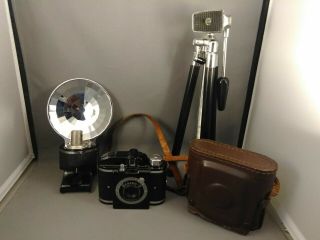 Vintage 1950s Beacon Ii Camera W/ Case Flash And Tripod