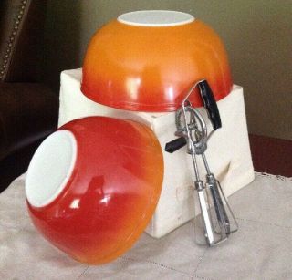 Set Of 2 Vintage Pyrex Orange Red Gradient Mixing Bowls & Pyrex Egg Beater