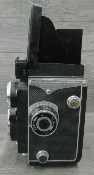 Vintage Yashica - Mat EM TLR Film Camera Copal MXV Yashinon 1:3.  5 80mm Lens 3