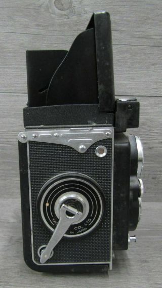 Vintage Yashica - Mat EM TLR Film Camera Copal MXV Yashinon 1:3.  5 80mm Lens 4