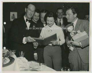 Vivien Leigh Signing Hotel Guest Book Deep Blue Sea Vintage Publicity Photo