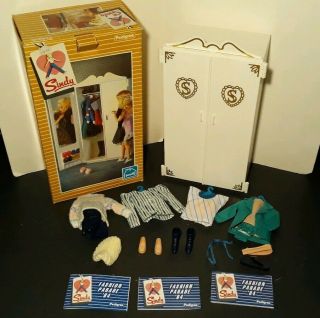 Vintage 1984 Pedigree Sindy Doll Wardrobe W/box & Accessories