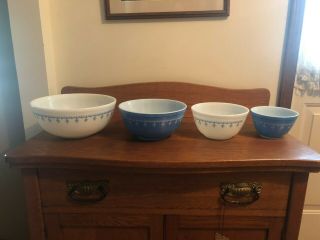 Set Of 4 Vintage Pyrex Blue/white Snowflake Garland Mixing Bowls 401 402 403 404