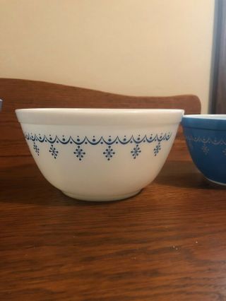 Set of 4 Vintage Pyrex Blue/White Snowflake Garland Mixing Bowls 401 402 403 404 4