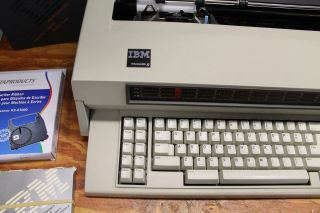 VINTAGE IBM Wheelwriter 5 Electronic Typewriter In.  W/ 2