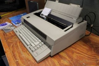 VINTAGE IBM Wheelwriter 5 Electronic Typewriter In.  W/ 5