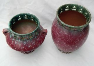 Pottery Art Spongeware Spatter Vases (2) Fleur de Lis Cutout Red Green Vintage 2