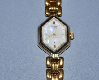 Vintage Ladies Citizen Quartz 3220 - S2442 Hexagon Watch