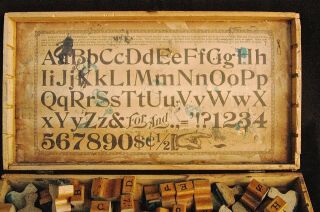 collectible REAL VINTAGE rubber stamp alphabet / wood box / AUTHENTIC 2