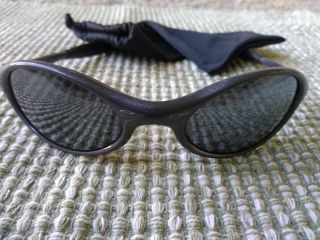 Oakley Eye Jacket Sunglasses 1.  0 Gray Metallic Silver W/ Bag Pouch Vintage Rare