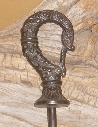 Vintage 7 1/2 " Cast Iron Oil Lamp Kerosene Lamp Clasp Ceiling Hook, .