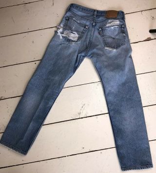 Vintage 80s Levis 501 Distressed Denim Jeans Size 32 x 30 Made in USA Destroyed 5