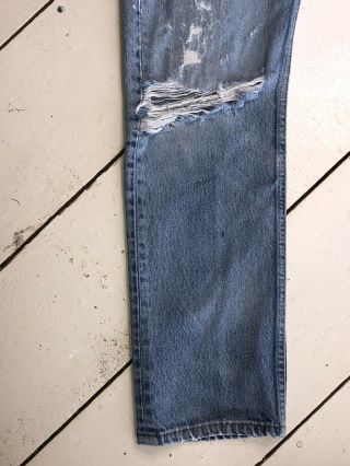 Vintage 80s Levis 501 Distressed Denim Jeans Size 32 x 30 Made in USA Destroyed 6