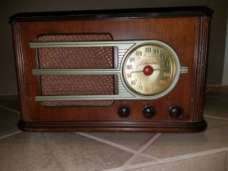 Silvertone Vintage Table Top Am - Fm Radio - Tubes