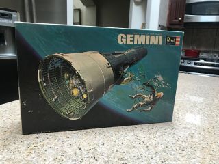Vintage Revell 1965 Gemini Space Craft Model Kit H - 1835:300.  Complete