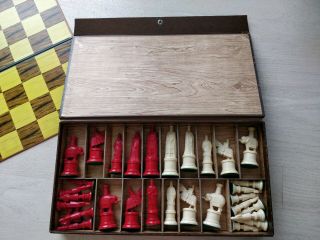 Pristine Vintage 1947 Royal Game Of Chess Kingsway Florentine Chessmen Red/white