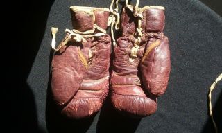 Vintage Wilson Boxing Gloves 1944 2 Pair