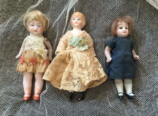 Antique Miniature Dollhouse Or Roombox 3 1/2” Doll Trio German Bisque