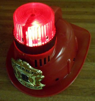 VTG FIRE CHIEF FIREMANS RADIO SHACK HELMET HAT RED LIGHT & SIREN 2