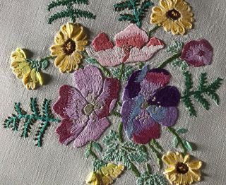 Exquisite Vintage Irish Linen Hand Embroidered Tablecloth Floral Posies