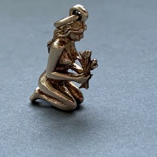 Retro Vintage 9ct Nude Lady Woman With Flowers Gold Charm Hallmark 1971/72 Pp Ld