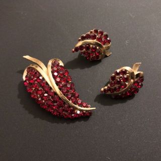 Vintage Crown Trifari Gold Tone Ruby Red Crystal Leaf Brooch & Earrings Set