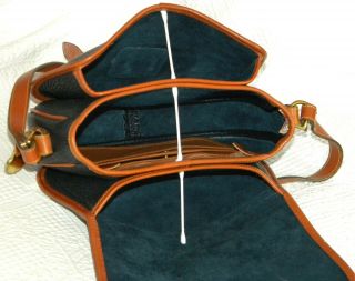 Vintage Dooney and Bourke Compartment Shoulder Bag U.  S.  A.  Black or Dark Navy 6