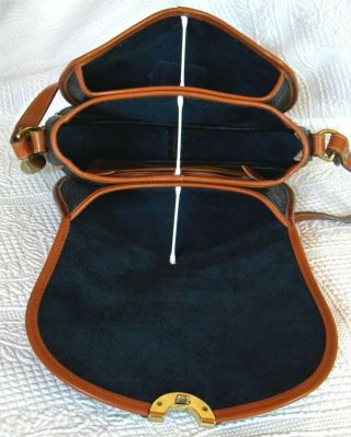 Vintage Dooney and Bourke Compartment Shoulder Bag U.  S.  A.  Black or Dark Navy 8