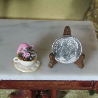 TINY Artisan Dollhouse ALICE WONDERLAND DORMOUSE TEACUP Miniature Sculpted Mouse 3