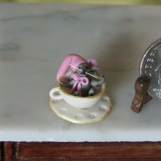 TINY Artisan Dollhouse ALICE WONDERLAND DORMOUSE TEACUP Miniature Sculpted Mouse 4