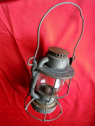 Vintage Dietz Vesta N.  Y.  N.  H&h Railroad Lantern Kerosene Oil Lamp W Globe Ny Usa