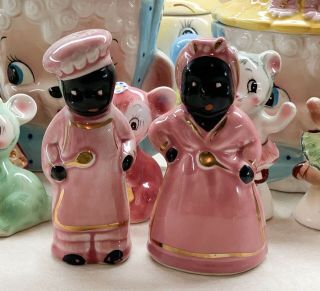 Vintage Black Americana Aunt Jemima Chef Salt Pepper Shakers With Pink Clothing