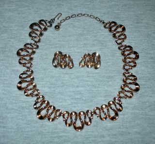 Vintage Crown Trifari Pat Pend Gold Tone Swirled Links Choker Necklace Earrings