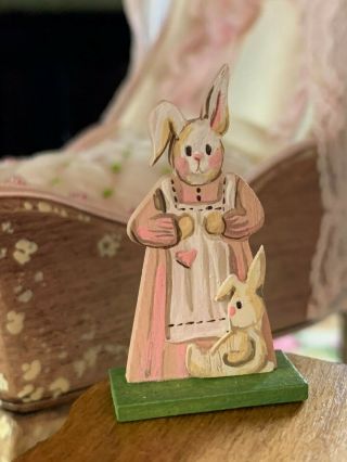 Vintage Miniature Dollhouse Karen Markland C1988 Bunny Mommy Baby Shelf Sitter