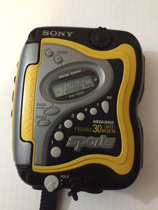 Sony Sports Walkman Wm - Fs220 Vintage Radio Cassette Player