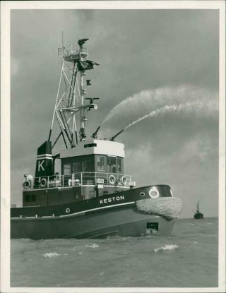 Shipping: Civilian: Tugs: Keston - Vintage Photo