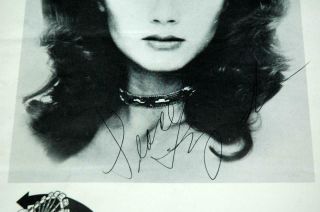 Vintage 1977 Lynda Carter Signed 