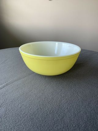 Vintage Pyrex Yellow 4 Qt Mixing Bowl 404