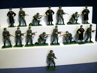 Vintage Blue Box Metal Soldiers - 2 1/2 Inch - German (15)