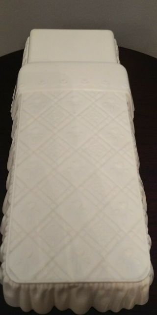 Vintage Barbie bed,  white plastic wicker Bedspread Quilted looking bed 2