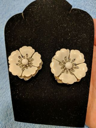 Vintage Sarah Coventry Enamel White Flower Petal Earrings W/clip