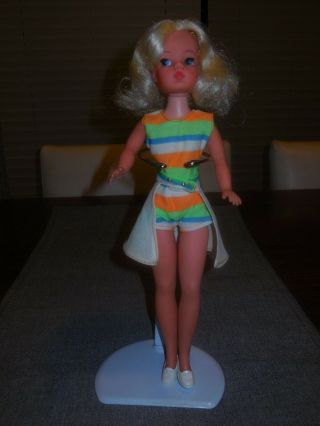 VINTAGE 1973 FUNTIME SINDY DOLL,  IN ALL OUTFIT. 2