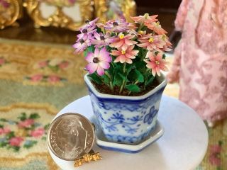 Artisan Miniature Dollhouse Porcelain Hexagon Blue White Pot W/ 20 Silk Flowers
