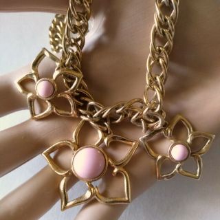 Vintage Signed Trifari Gold Tone Pink Flower Pendants Necklace Chunky Chain