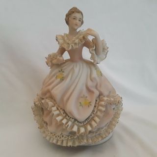 Vintage Musical Dresden Lace Woman Figurine QUE SERA SERA Music Box PINK DRESS 2